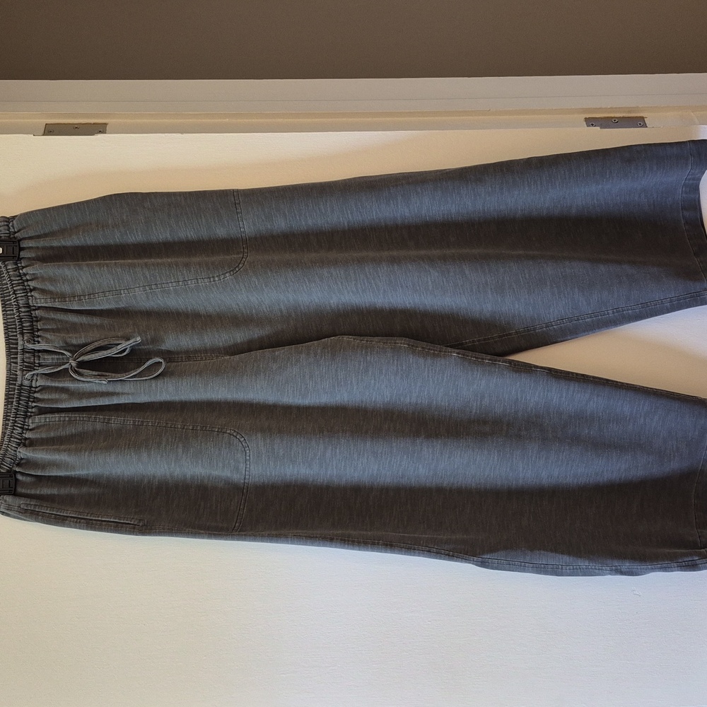 Cheynne Olive Wide‑Leg Pants – Drawstring Waist – Pockets – Relaxed Fit